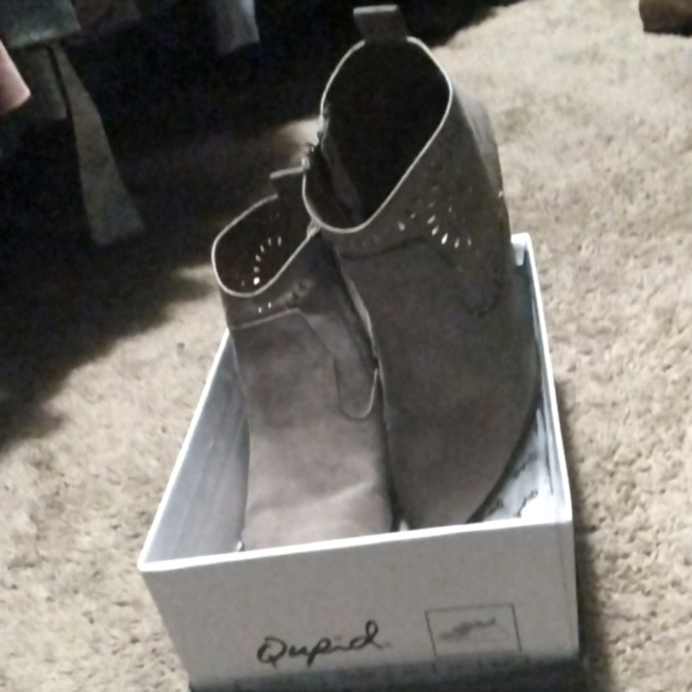 Quipid size 9 NWT BOOTIES